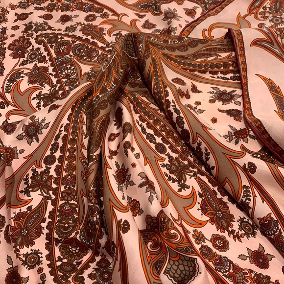 💗Richard Allan London Silk Scarf - Picture 2 of 5